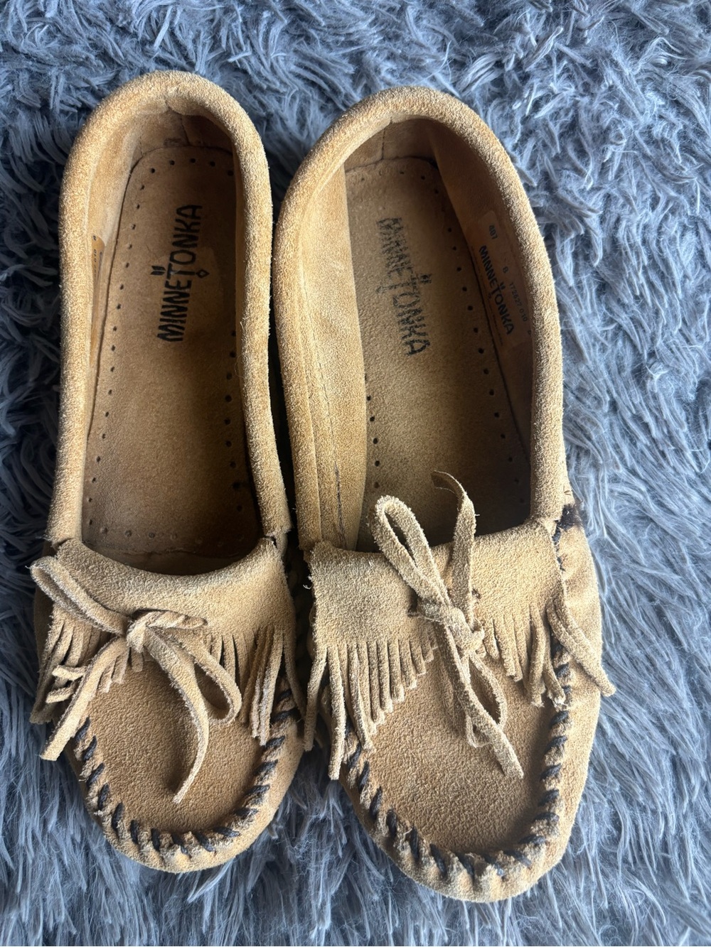Minnetonka Women's Suede Fringe Moccasins in Tan